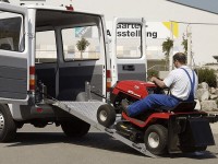 Vorschau: Auch schwere Fahrzeuge (Geräte im Garten-Landschaftsbau oder im Bausektor) können somit in Fahrzeuge verladen werden. Vorschau: Auch schwere Fahrzeuge (Geräte im Garten-Landschaftsbau oder im Bausektor) können somit in Fahrzeuge verladen werden.