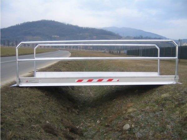 Die Laufbrücke MPP eignet sich um horizontal Barrieren zu überbrücken.