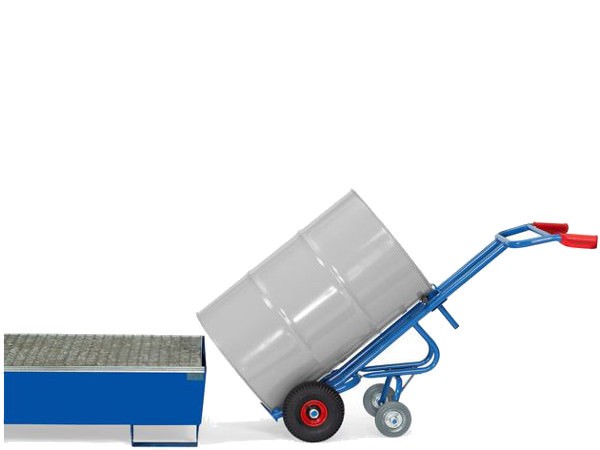 Der robuste Fasskarren kann 200-Liter Fässer problemlos von A nach B transportieren.