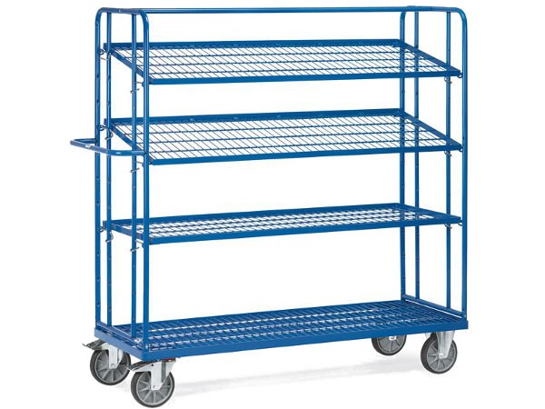 Der Etagenwagen mit Drahtgitter-Böden kann bis zu 500 kg an Last tragen.