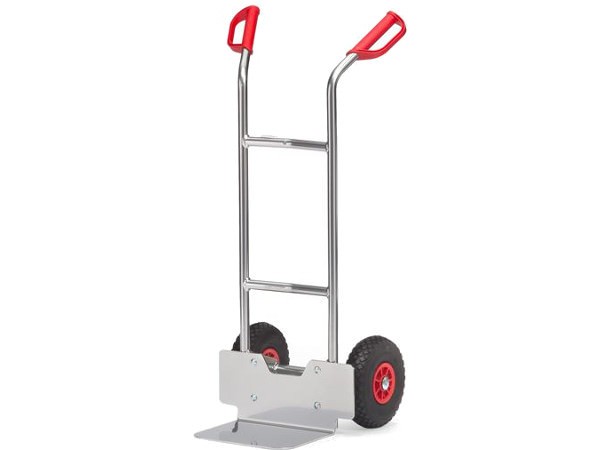Der Alukarren kann bis zu 150 kg Last tragen.