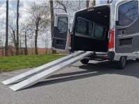 Vorschau: Die Rampen werden einfach an der Ladeflaeche auflegt und gewaehrleisten einen sicheren Halt. Vorschau: Die Rampen werden einfach an der Ladeflaeche auflegt und gewaehrleisten einen sicheren Halt.