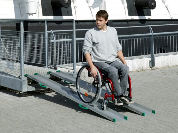 Rollstuhlschienen TSC // Klappbare Rollstuhlrampen bis 350 kg