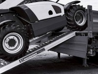 Vorschau: Für Fahrzeuge mit breiter Bereifung eignen sich die randlosen Auffahrschienen super. Vorschau: Für Fahrzeuge mit breiter Bereifung eignen sich die randlosen Auffahrschienen super.