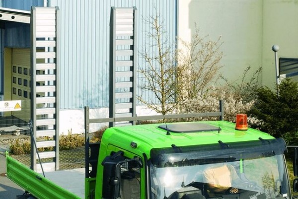 Die Auffahrschienen sind zum Einbau optimal geeignet, durch das Sprossenprofil wird bei Fahrt die Winddurchlässigkeit gewährleistet.