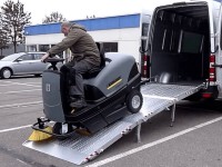 Das Alleinstellungsmerkmal der RLK-Z ist die zweifache Klappfunktion - dank dieser Funktion können flache Anfahrtswinkel realisiert werden. Das Alleinstellungsmerkmal der RLK-Z ist die zweifache Klappfunktion - dank dieser Funktion können flache Anfahrtswinkel realisiert werden.