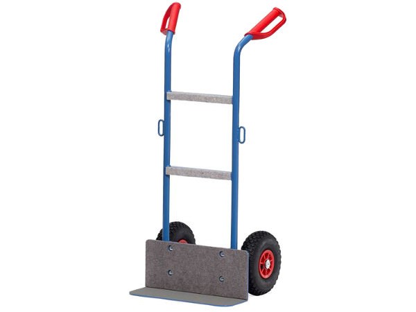 Die praktische Gerätekarre ermöglicht den sicheren Transport von Geräten bis 250 kg.