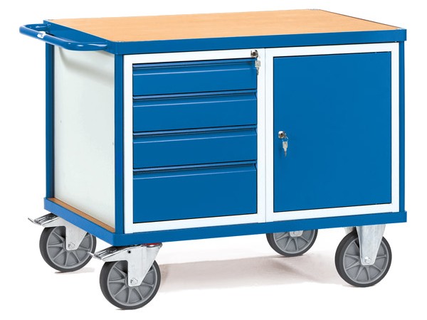 Dieser Werkstattwagen umfasst ein Schrankfach und 4 Schubladen - die obere Ladefläche kann als Arbeitsoberfläche genutzt werden,