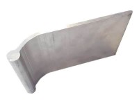 Dank der Sicherungslasche kann ein Verrutschen der Auffahrschienen verhindert werden. Dank der Sicherungslasche kann ein Verrutschen der Auffahrschienen verhindert werden.