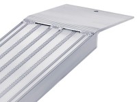 Vorschau: Die Mauderer CO-Verladeschienen besitzen ein extralanges Auflager, welches vor ungewollten Beschädigungen an Stoßstangen gängiger Transporter schützt. Vorschau: Die Mauderer CO-Verladeschienen besitzen ein extralanges Auflager, welches vor ungewollten Beschädigungen an Stoßstangen gängiger Transporter schützt.