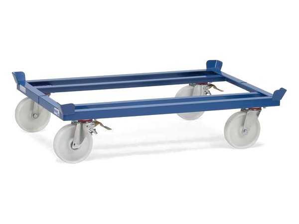 Der kompakte Transportwagen für Palettenware oder Gitterboxen kann bis zu 1.050 kg tragen.