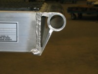 Mithilfe des Rohrauflagers können Sie die Rampen problemlos am Fahrzeug installieren. Mithilfe des Rohrauflagers können Sie die Rampen problemlos am Fahrzeug installieren.