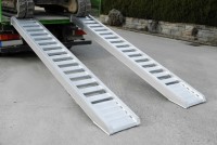 Vorschau: Die AVS Sprossenschienen sind perfekt geeignet, wenn schwere Baumaschinen (Bagger, Radlader, Walzen) verladen werden sollen. Vorschau: Die AVS Sprossenschienen sind perfekt geeignet, wenn schwere Baumaschinen (Bagger, Radlader, Walzen) verladen werden sollen.