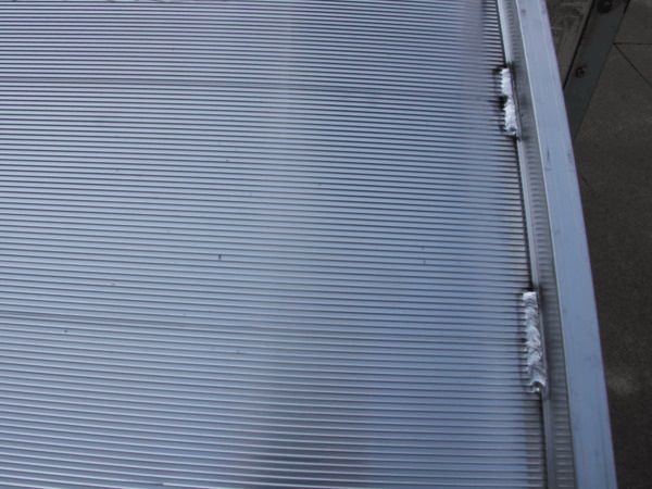 Wählen Sie kostenfrei zwischen einer Rampe mit Rand oder der randlosen Alternative. Die profilierte Oberfläche eignet sich sehr gut für den Innen- und Außenbereich.