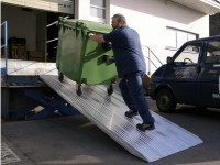 Vorschau: Auch schwere und unhandliche Lasten lassen sich mit einer begehbaren Auffahrrampe supereinfach verladen. Vorschau: Auch schwere und unhandliche Lasten lassen sich mit einer begehbaren Auffahrrampe supereinfach verladen.