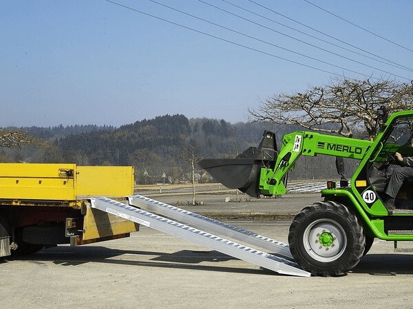 Die AVS 150 ist optimal geeignet wenn sehr schwere Baumaschinen auf Anhänger oder Fahrzeuge verladen werden sollen.