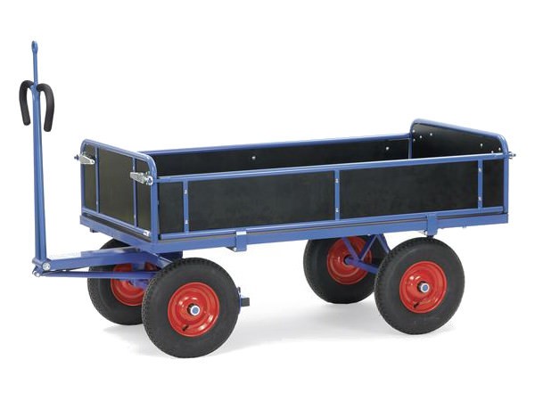 Der Handpritschenwagen besitzt eine integrierte Zugoese.