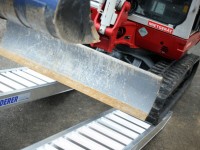 Vorschau: Die BO Auffahrschienen sind für Fahrzeuge mit Gummiketten und Luftbereifung optimal geeignet. Vorschau: Die BO Auffahrschienen sind für Fahrzeuge mit Gummiketten und Luftbereifung optimal geeignet.