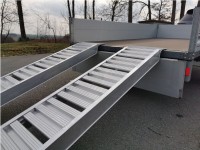 Vorschau: Die Rampen lassen sich einfach anlegen und sind einsatzbereit - fuer Rampen bis 3000 kg gibt es zusaetzliche Sicherungslaschen im Zubehoer. Vorschau: Die Rampen lassen sich einfach anlegen und sind einsatzbereit - fuer Rampen bis 3000 kg gibt es zusaetzliche Sicherungslaschen im Zubehoer.