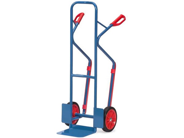 Der robuste Stahlkarren kann schwere Lasten sicher transportieren.