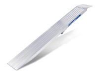 Vorschau: Im ausgeklappten Zustand dient die Schiene für das Verladen von Fahrzeugen oder Maschinen mit einem Gewicht bis zu 800 kg. Vorschau: Im ausgeklappten Zustand dient die Schiene für das Verladen von Fahrzeugen oder Maschinen mit einem Gewicht bis zu 800 kg.