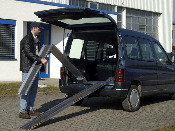 Rollstuhlschienen RAS-F sind die platzsparende Variante der starren RAS Rollstuhlschienen.