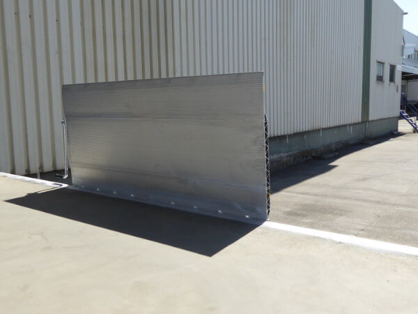 ueberladebruecke-skb-breite-ausfuehrung-in-ruheposition-bestellbar-bei-thiele-shop